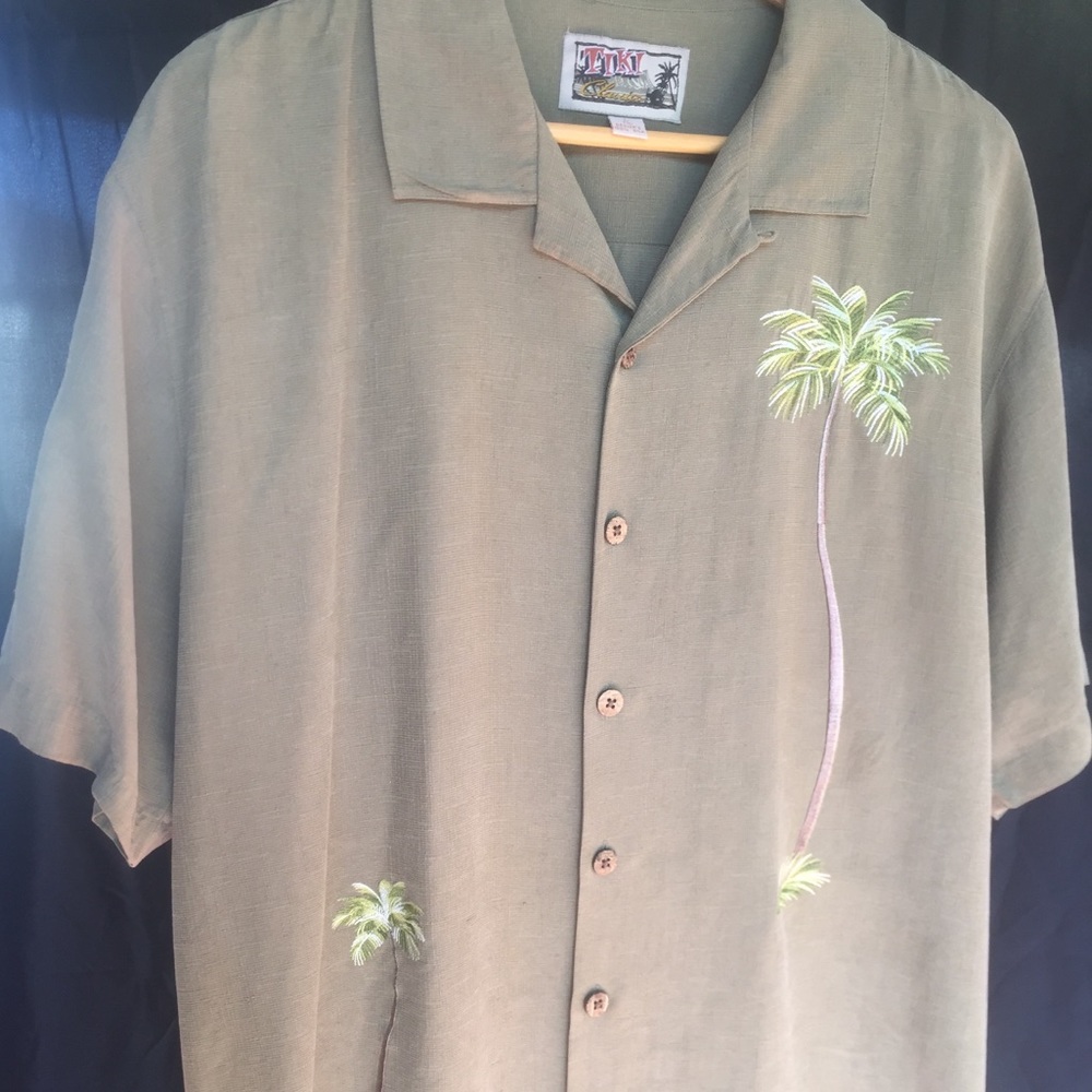 Tiki Classics Men’s Button Down Shirt
